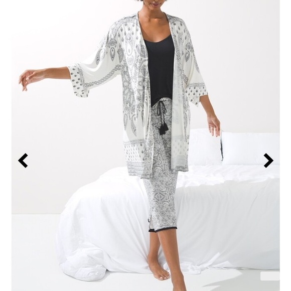 Soma White and Gray Patterned Robe Comfy Cozy Lightweight - Picture 4 of 5